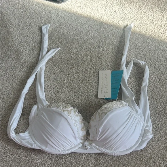 New Beach Bunny “Big Girls Don’t Cry” bikini top - Picture 4 of 8